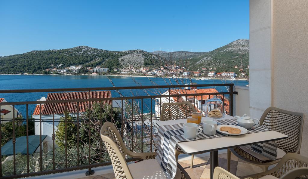 Arka Trogir apartments Seget Vranjica Exteriör bild