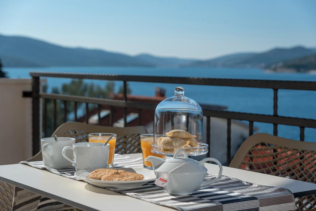 Arka Trogir apartments Seget Vranjica Exteriör bild