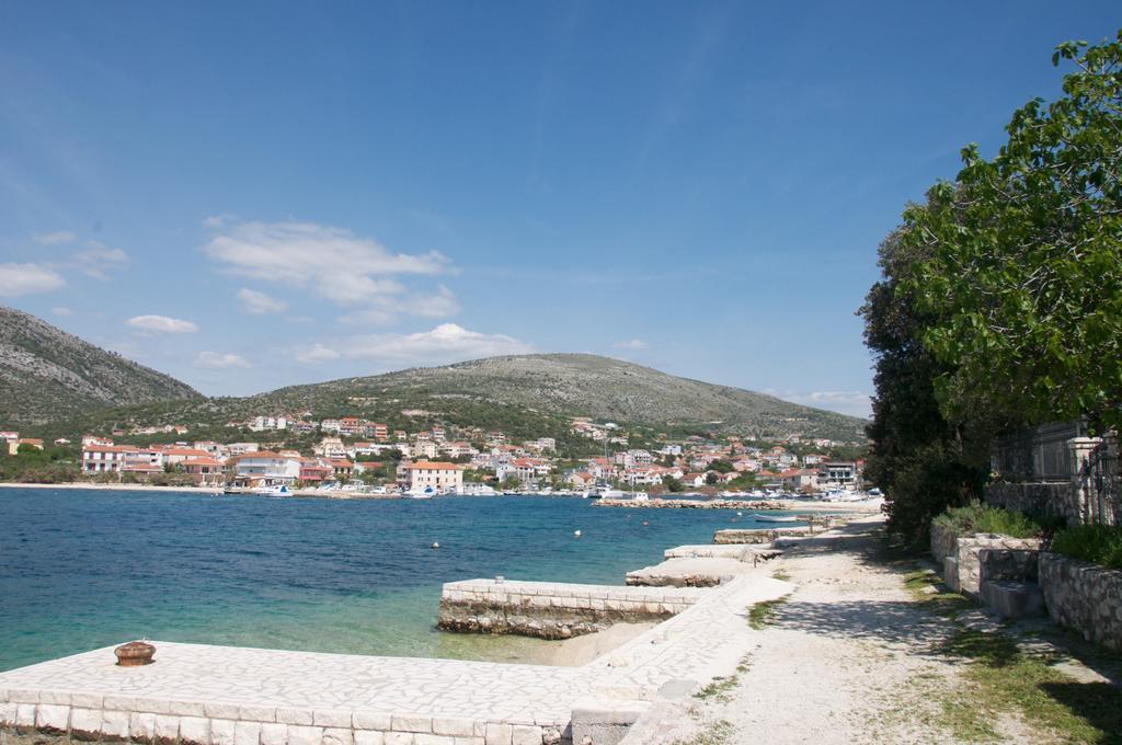 Arka Trogir apartments Seget Vranjica Exteriör bild