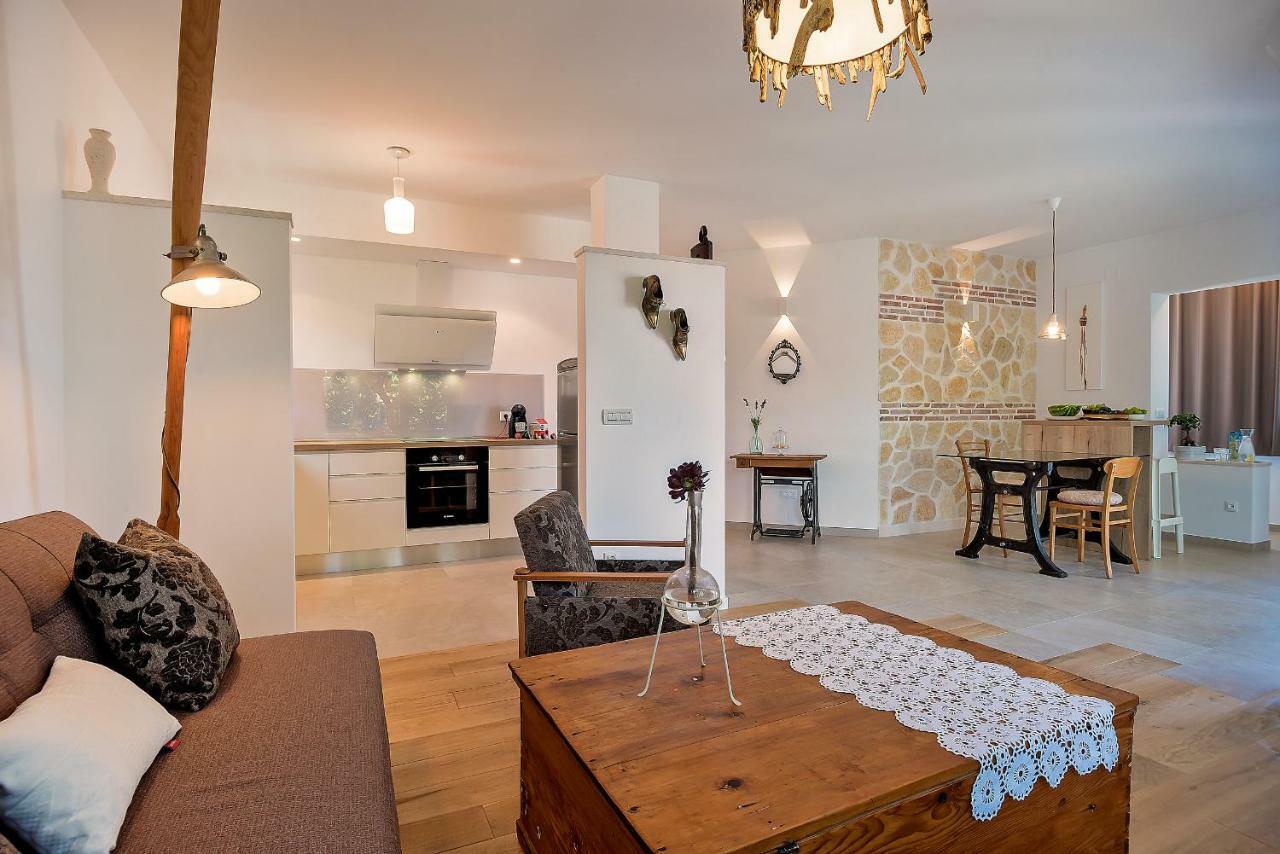Arka Trogir apartments Seget Vranjica Exteriör bild