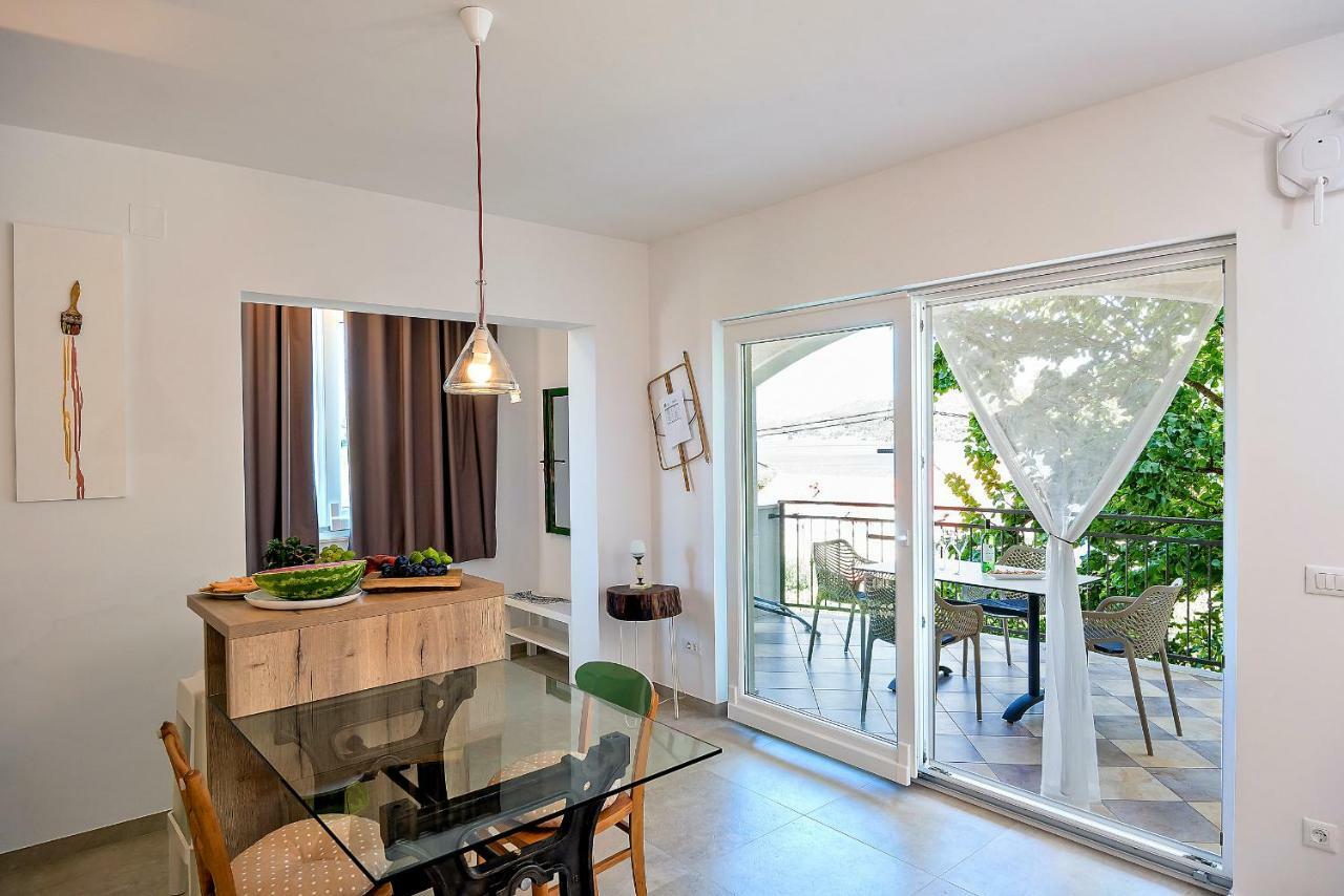 Arka Trogir apartments Seget Vranjica Exteriör bild