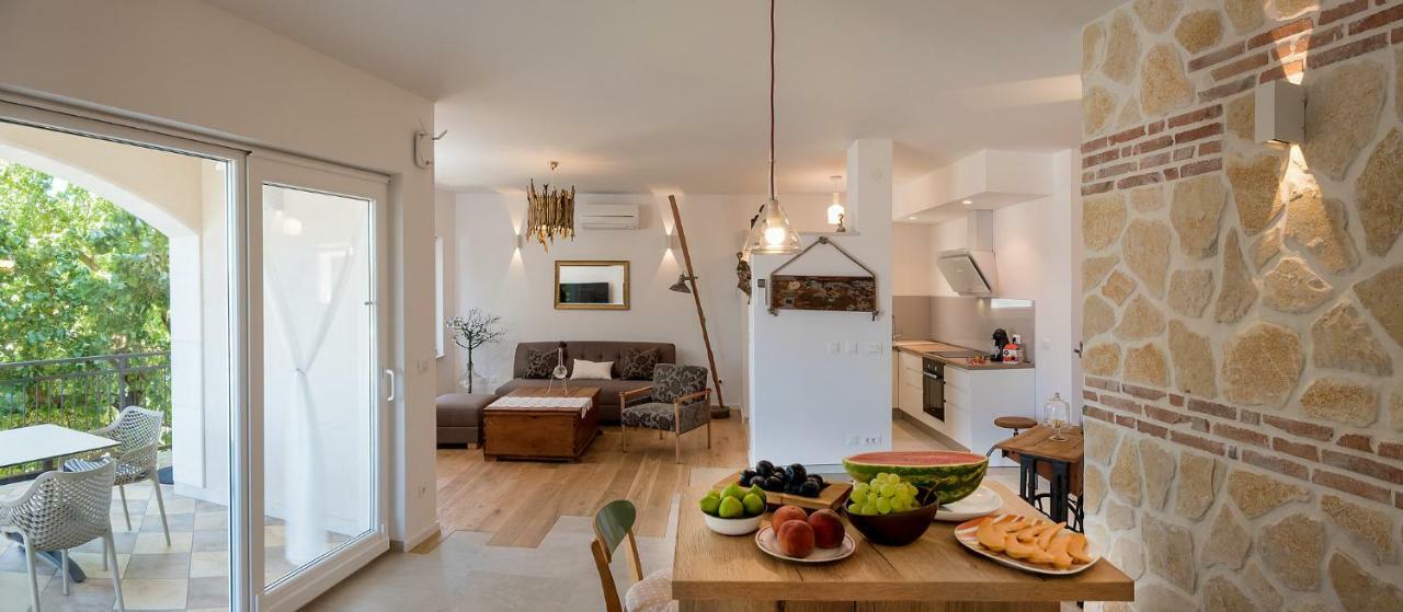 Arka Trogir apartments Seget Vranjica Exteriör bild